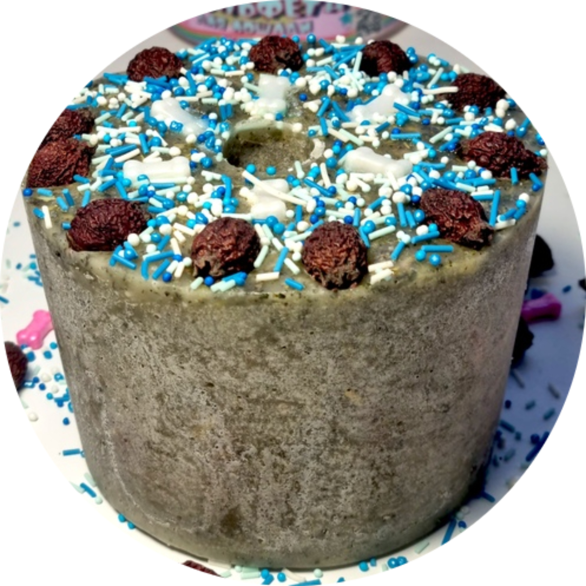 Конфета для лошади с посыпкой в ведерке 900 г. Конфета для лошади с посыпкой в ведерке 900 г.