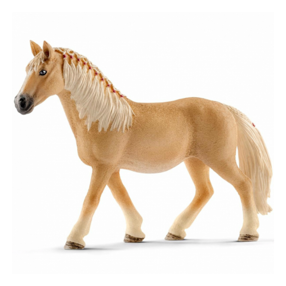 Кобыла хафлингер с плетеной гривой Кобыла хафлингер с плетеной гривой