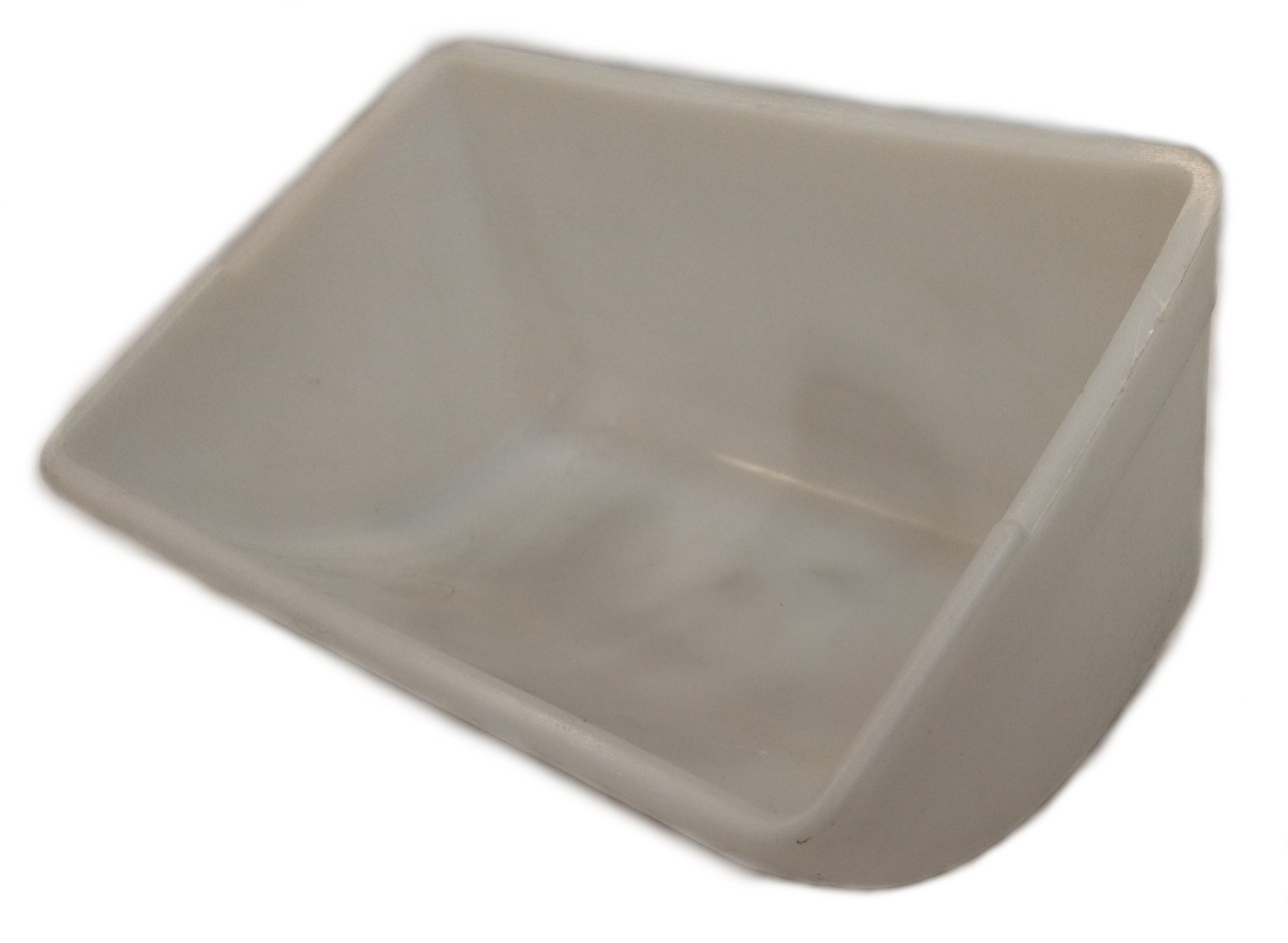 Кормушка для жеребят из прочного пластика Кормушка для жеребят из прочного пластика