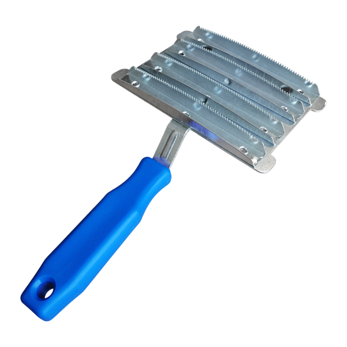 Скребница металлическая мелкозубчатая с пластиковой ручкой