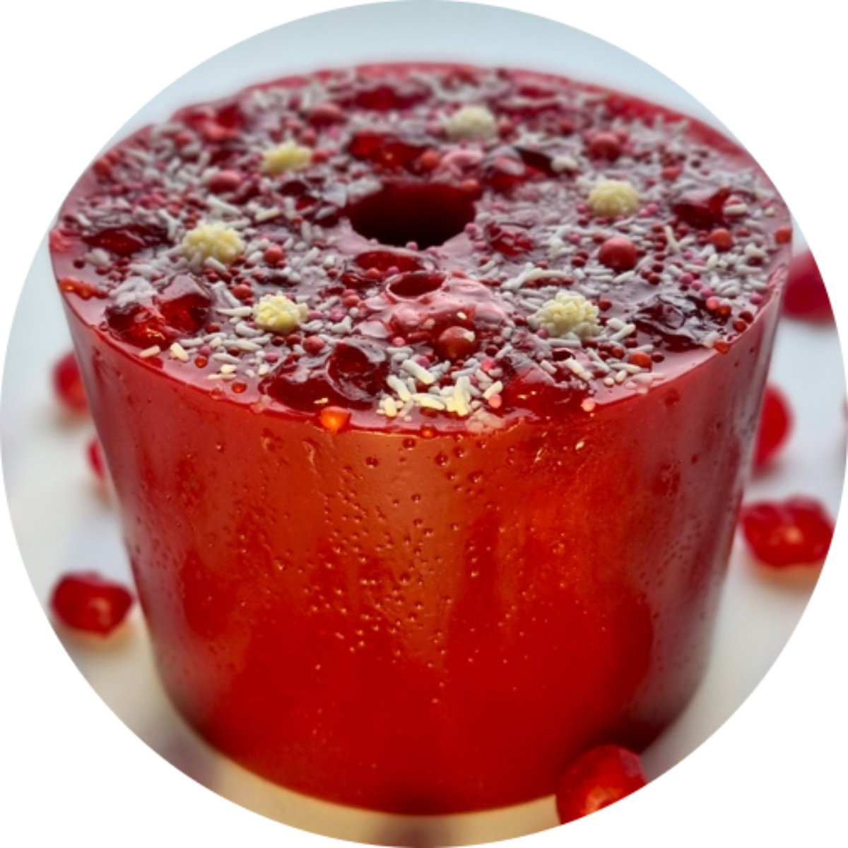 Конфета для лошади с посыпкой в ведерке 900 г. Конфета для лошади с посыпкой в ведерке 900 г.