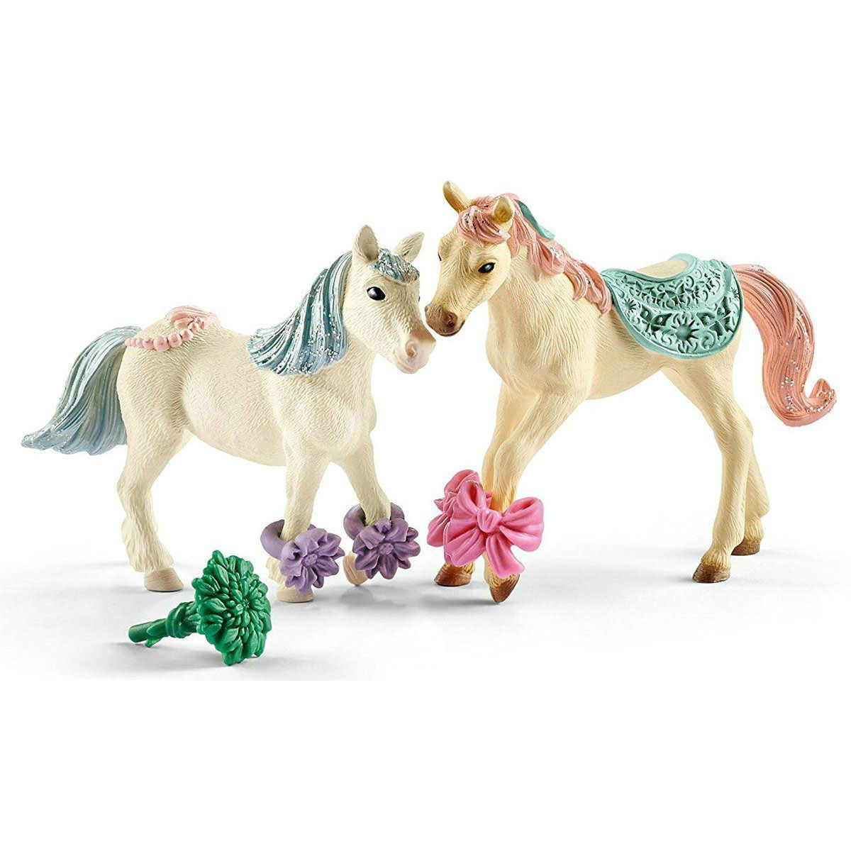 Набор лошадей с украшениями